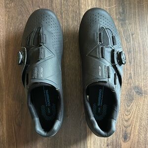 EUC SHIMANO BIKE SHOES